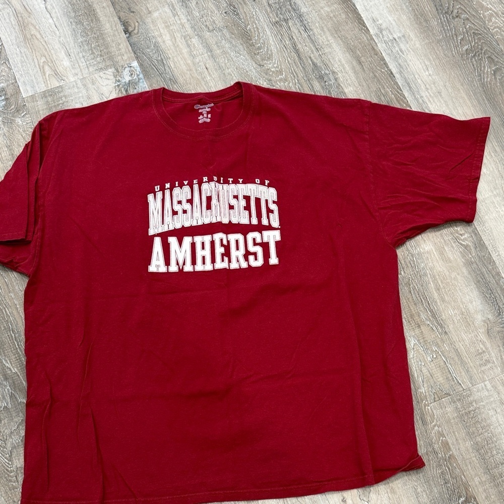 University of Massachusetts Amherst Red Graphic T-Shirt sz 3 xl